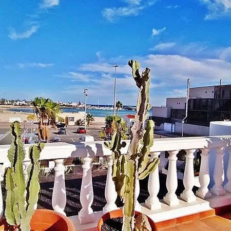 Caleta House בית נופש