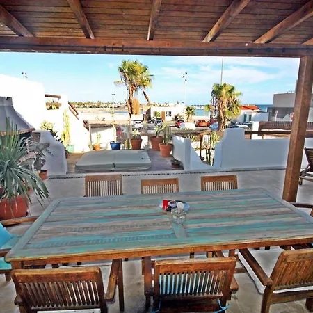 Caleta House בית נופש