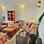 Caleta House 度假居 *